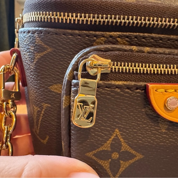 Louis Vuitton Mini Bumbag - Picture 3 of 10